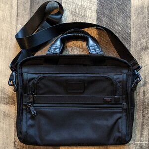 Tumi Messenger Bag Ballistic Nylon Black 14”x11”
